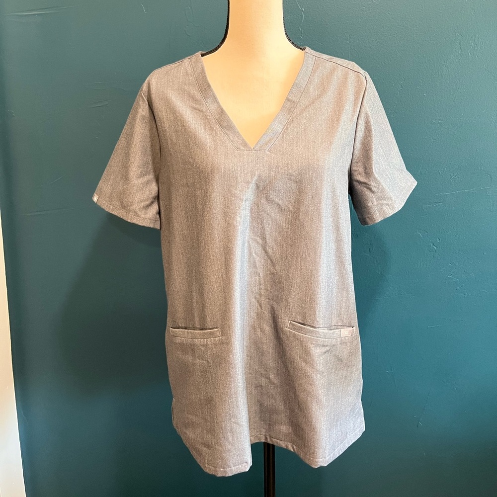 Figs scrub top